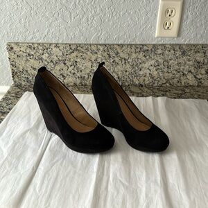 New Aldo women’s black wedges size 9